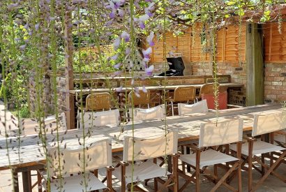 Outdoor dining at Hamble Riverside Cottage, Old Bursledon, Hampshire