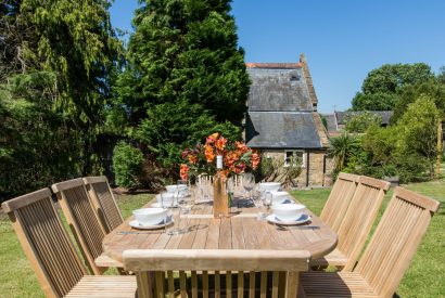 Outdoor dining at Elm Tree Cottage, Somerset