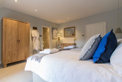 A super king sized bedroom at Hawthorn Farmhouse, Somerset