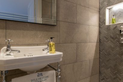 A bathroom at Hawthorn Farmhouse, Somerset