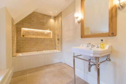 A bathroom at Hawthorn Farmhouse, Somerset