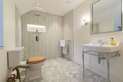 En-suite bathroom at Hawthorn Farmhouse, Somerset