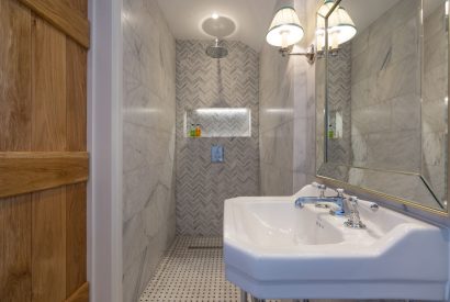 A bathroom at The Thatched Cottage, Somerset