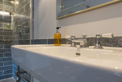 An en-suite bathroom at The Thatched Cottage, Somerset