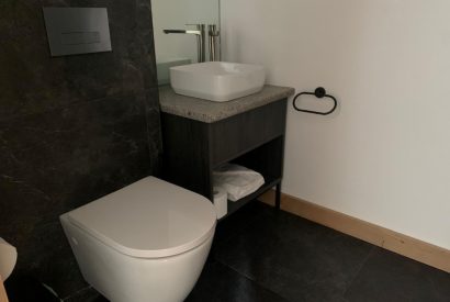 A bathroom at Stone Mason's Cottage, Roundstone, Galway