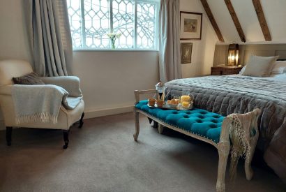 A king size bedroom at Hamble Riverside Cottage, Old Bursledon, Hampshire