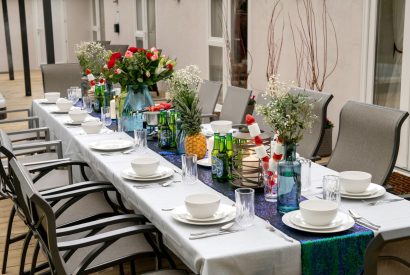 Outdoor dining at Sunset Retreat, Kent