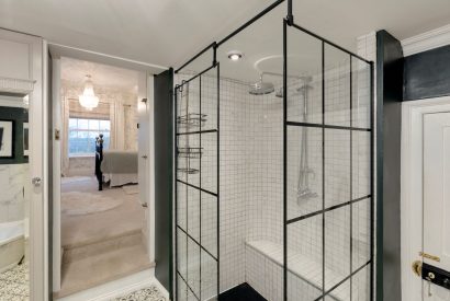 A bathroom at Wye Valley Manor, Ross on Wye