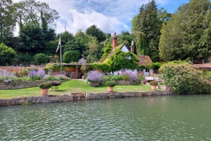 Riverside views of Hamble Riverside Cottage, Old Bursledon, Hampshire