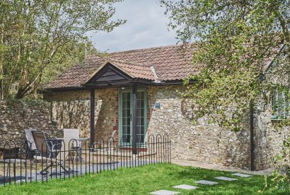 The exterior of Harcombe Cottage, Devon