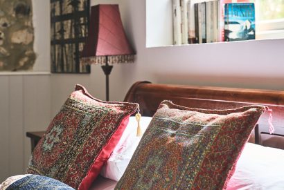 A double bed at Harcombe Cottage, Devon