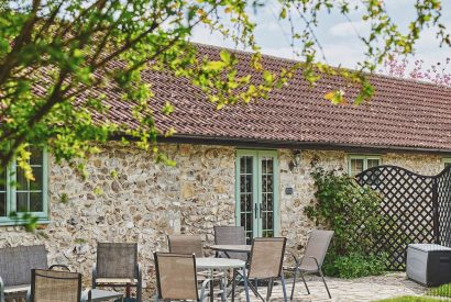 The outdoor dining area at Tree Pipit Cottage, Devon
