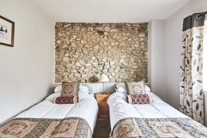 A twin bedroom at Tree Pipit Cottage, Devon