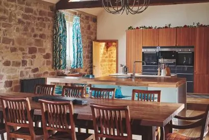 The kitchen and dining area at Woodpecker Loft, Peak District