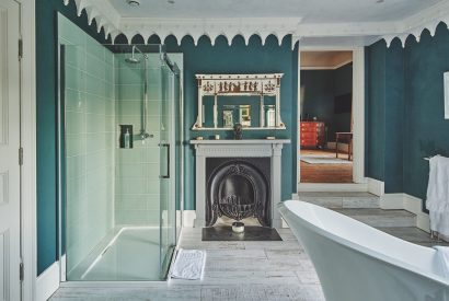 A bathroom at Roupel Hall, Devon