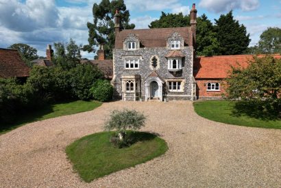 The exterior of Hedge Farmhouse, Buckinghamshire