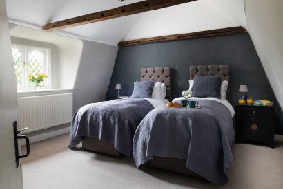 A twin bedroom at Hedge Farmhouse, Buckinghamshire 