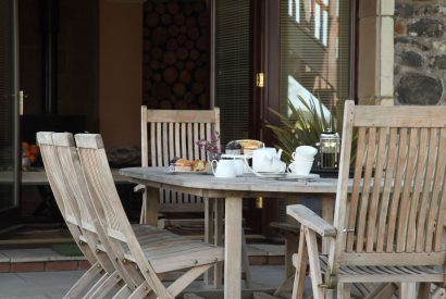 Outdoor dining at Stuart House, St Andrews