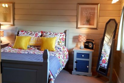 A bedroom at Wood Cottage, Worcestershire