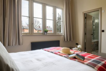 A double bedroom at Grange Cottage, Bursledon, Hampshire