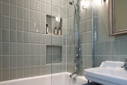 A bathroom at Grange Cottage, Bursledon, Hampshire