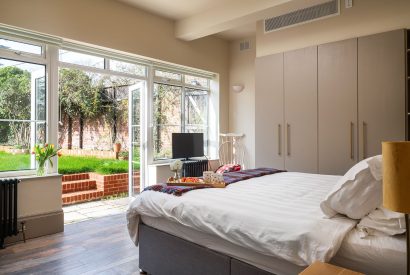 A double bedroom at Grange Cottage, Bursledon, Hampshire