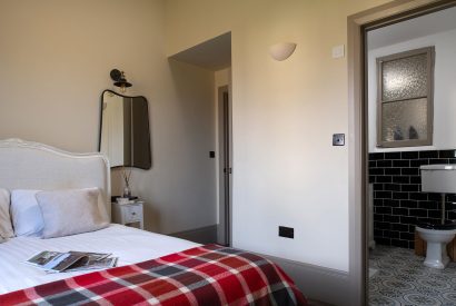 A double bedroom at Grange Cottage, Bursledon, Hampshire