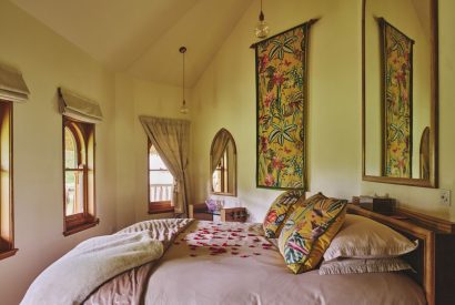 Super king size bedroom at Stargazer, Malvern Hills