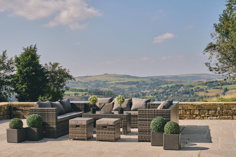The living room and kitchen at Orchard Stable, Cotswolds