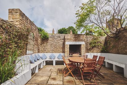 The outdoor dining area at Crooked Cottage, Cotswolds