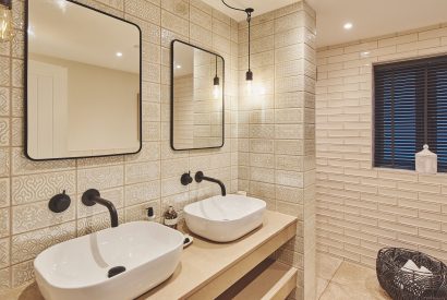A bathroom at Ty Florence, Gower