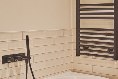 A bathroom at Ty Florence, Gower