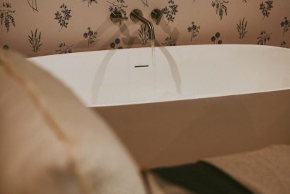 The free standing bath at Thyme Pyggy, North Wessex Downs 