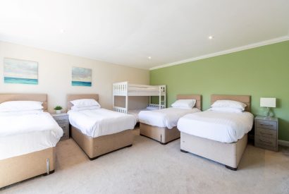 A bedroom at Shepherd's Lakeview, Somerset