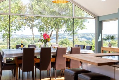The dining space Shepherd's Lakeview, Somerset