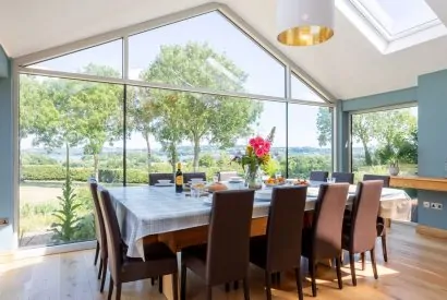 The dining room Shepherd's Lakeview, Somerset