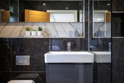 A shower room at Shepherd's Lodge, Somerset