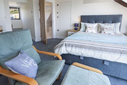 A double bedroom at Beesands Vista, Devon