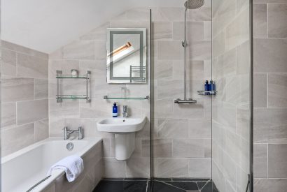 A bathroom at Plas Efailnewydd, Llyn Peninsula