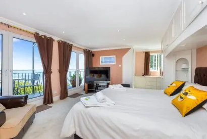 A double bedroom at Seahaven, Devon