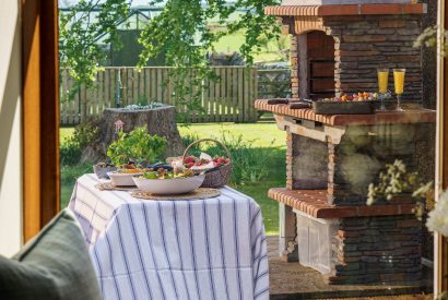 Outdoor dining at Macduff House, St Andrews