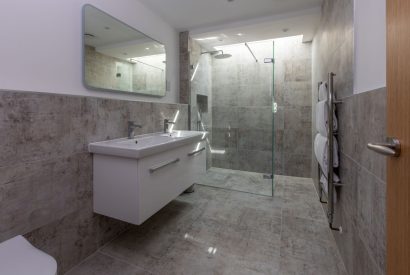 A shower room at Aurora Skies, Cornwall