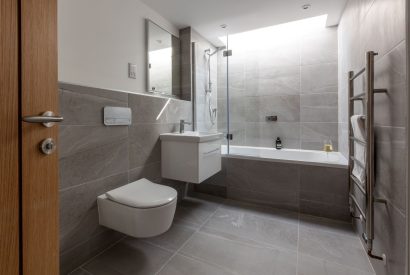 A bathroom at Aurora Skies, Cornwall