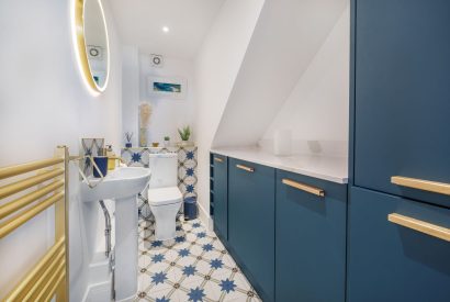 A bathroom at Azure Escape, Cornwall