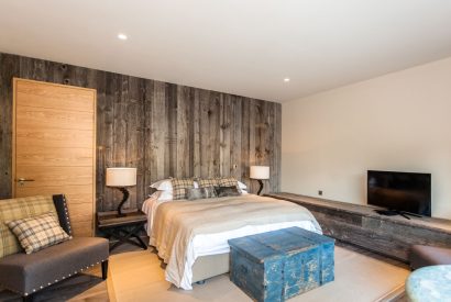 A king sized bedroom at Lake View Lodge, Lake District
