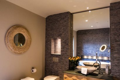 A bathroom at Lake View Lodge, Lake District