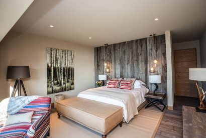 A king sized bedroom at Lake View Lodge, Lake District