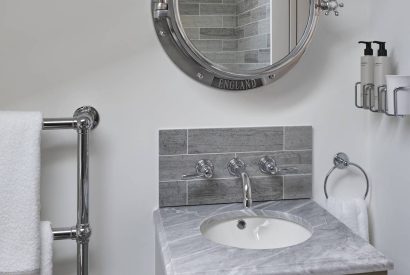 A bathroom sink and mirror at The Beach House, Devon