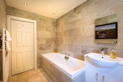 A bathroom at The Hunter's Lodge, Loch Lomond