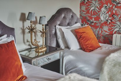 Twin bedroom at Horseshoe House, Peak District